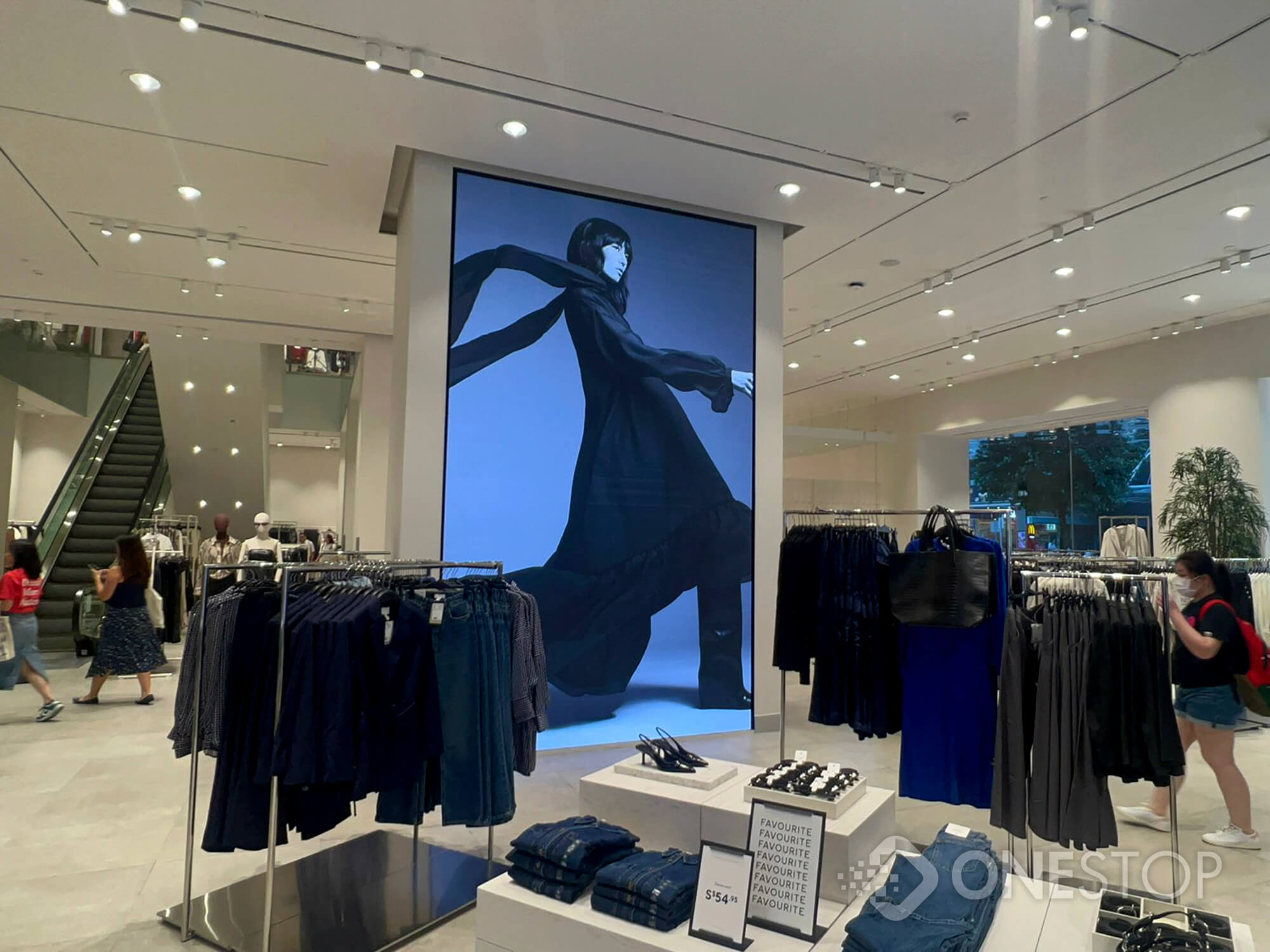 Large Format LED — Raffles Place